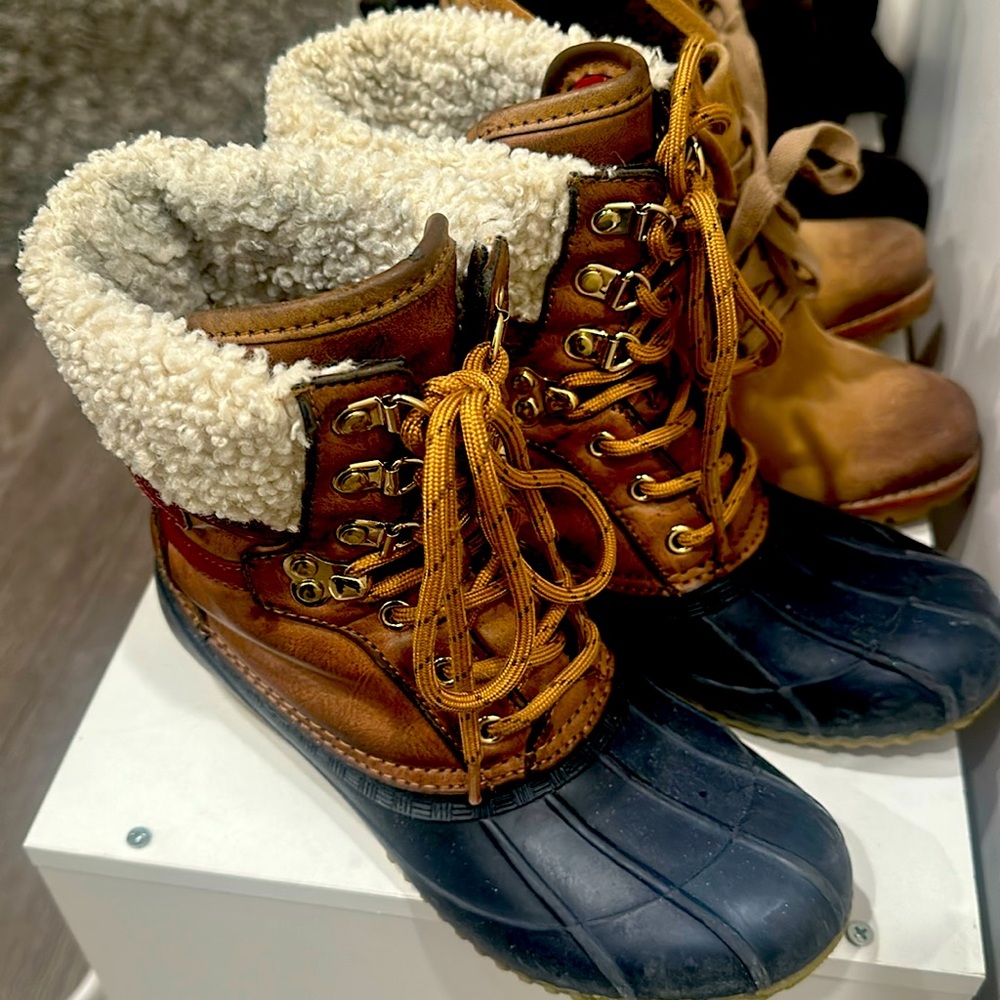 Snow boots